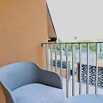 Meli Deluxe 3* تيرانا