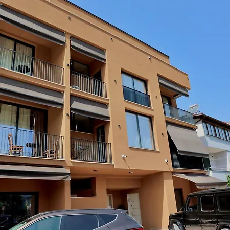 Meli Deluxe Апарт-отель Тирана